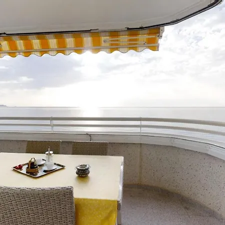 Classic Beachfront Apartment